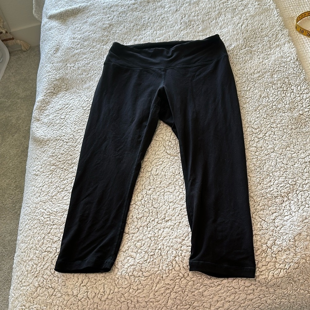 Women's Size L Buttery Soft Capri Leggings Solid Black Stretchy Crop Pants